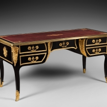 Exceptionnel bureau en ébène, début de l'époque Louis XV