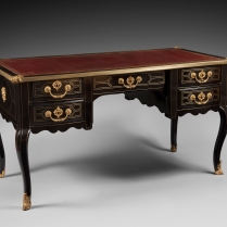 Petit bureau à caissons, en ébène et poirier noirci