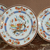 Ensemble de trois assiettes