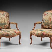 Exceptional pair of Queen's armchairs with their original tapestry