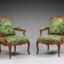 Paire de Fauteuils à la Reine et à châssis d’Epoque Louis XV