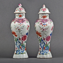 Pair of vases 